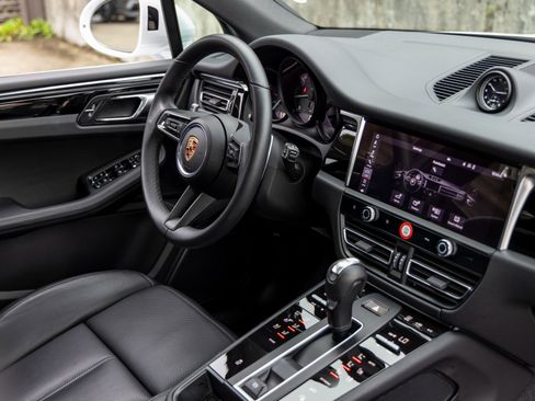 Certified 2025 Porsche Macan image 49