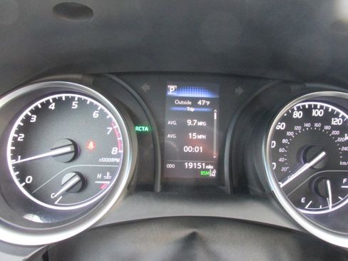 Used 2018 Toyota Camry SE image 16