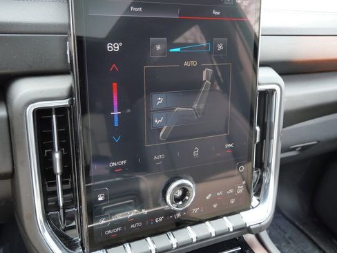 Used 2025 GMC Yukon Denali w/ Sun & Power Step Package AWD/4WD image 44