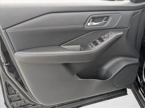 Certified 2025 Nissan Rogue SV w/ SV Premium Package FWD image 9