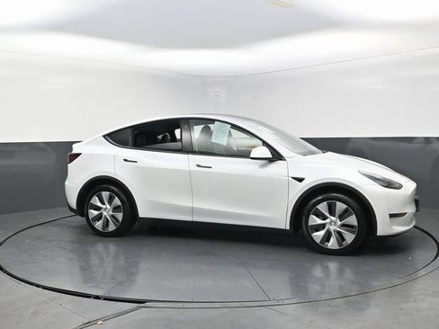 Used 2021 Tesla Model Y Long Range image 2