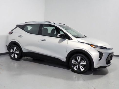 Used 2022 Chevrolet Bolt EUV LT w/ Convenience Package image 1