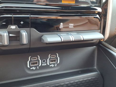 Used 2023 RAM 1500 Limited w/ Body Color Bumper Group AWD/4WD image 18