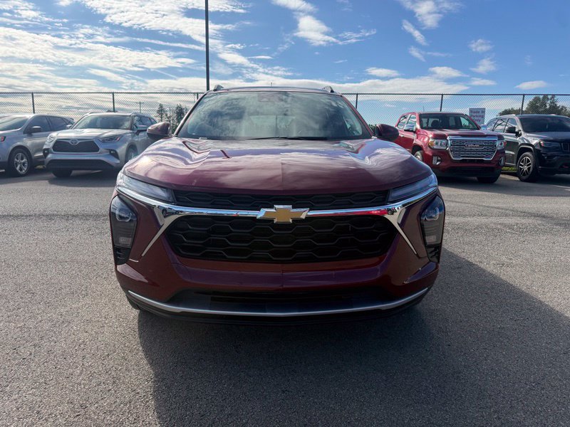 Used 2024 Chevrolet Trax LT w/ Sunroof Package FWD image 11