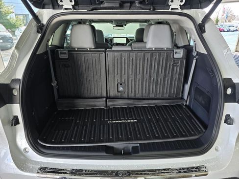 Used 2024 Toyota Highlander Platinum image 17