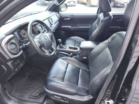 Used 2020 Toyota Tacoma TRD Off-Road w/ TRD Premium Off Road Package image 7