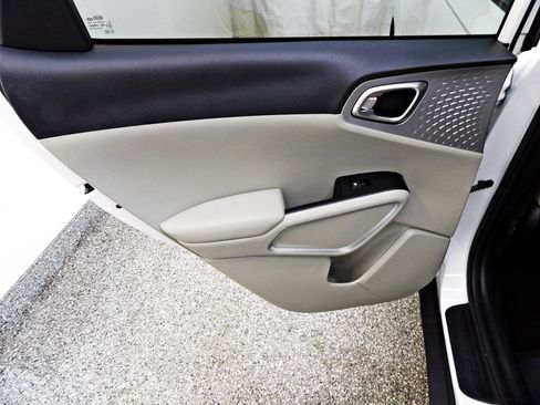 Used 2020 Kia Soul LX FWD image 9
