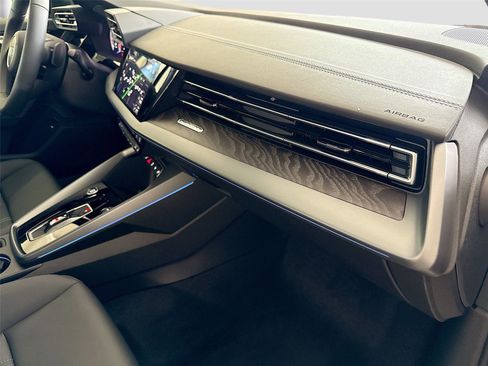 New 2026 Audi Q3 quattro 2.0T image 30