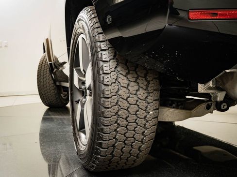 Used 2023 Land Rover Defender 90 SE image 52