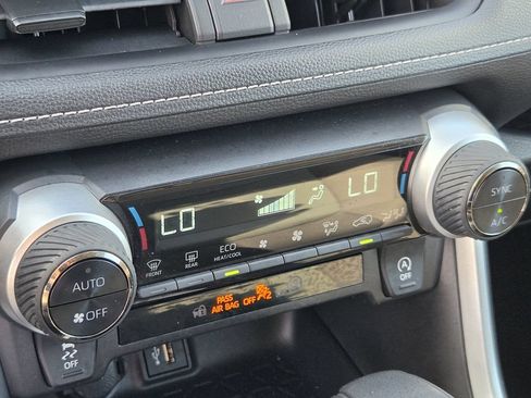 Used 2025 Toyota RAV4 XLE FWD image 20