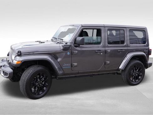 Certified 2025 Jeep Wrangler Unlimited Sahara w/ Safety Group image 11