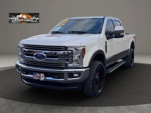 Used 2019 Ford F250 Lariat w/ Lariat Value Package image 3