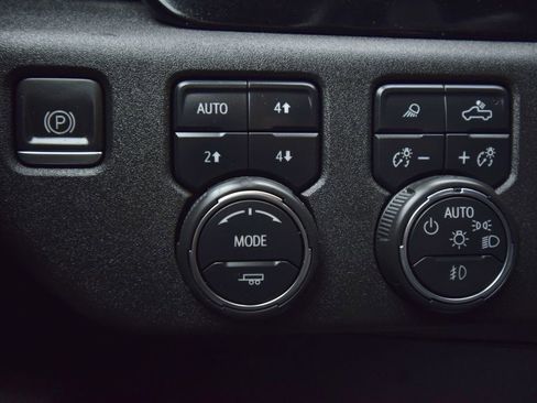 Used 2022 Chevrolet Silverado 1500 LTZ image 39