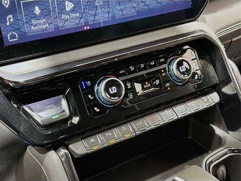Used 2024 GMC Sierra 1500 AT4X image 16