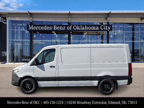Used 2025 Mercedes-Benz Sprinter 2500 image 3