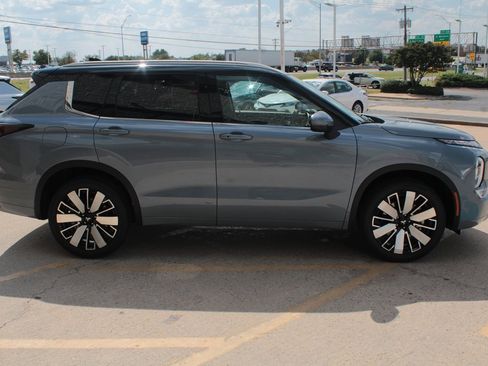 New 2025 Mitsubishi Outlander SEL image 7