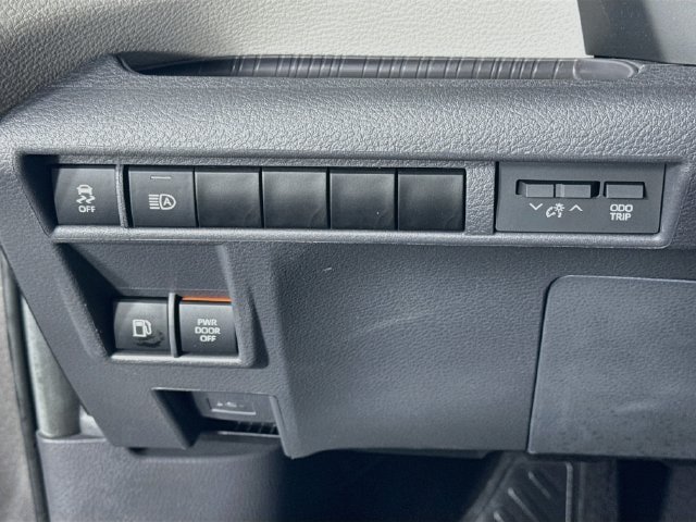 Certified 2024 Toyota Sienna XLE FWD image 11