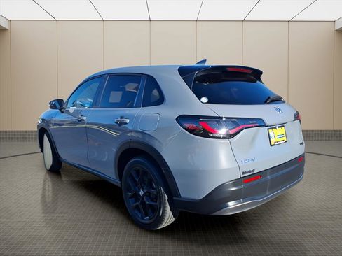 Used 2023 Honda HR-V Sport image 4