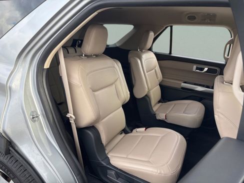 Used 2021 Ford Explorer XLT w/ Equipment Group 202A image 34