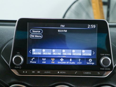 Used 2024 Nissan Sentra SV FWD image 19