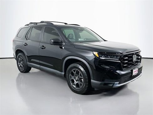 Certified 2023 Honda Pilot TrailSport image 18