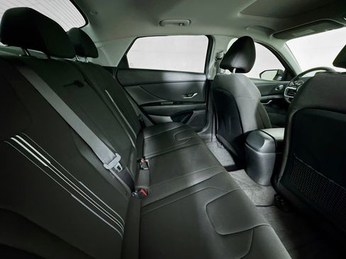 Used 2022 Hyundai Elantra SEL w/ Convenience + Premium Package FWD image 25