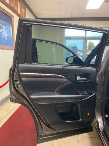 Used 2014 Toyota Highlander Limited AWD/4WD image 12