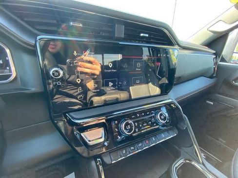 Used 2025 GMC Sierra 3500 AT4 w/ Technology Package AWD/4WD image 19