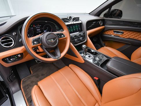 Certified 2022 Bentley Bentayga image 2
