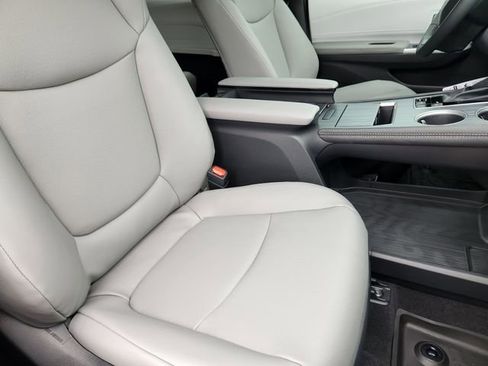 New 2026 Toyota Sienna XLE FWD image 12