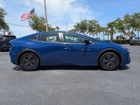Used 2025 Toyota Prius LE FWD image 3