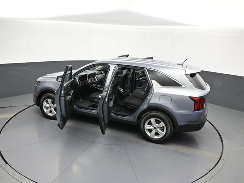 Used 2022 Kia Sorento LX image 44