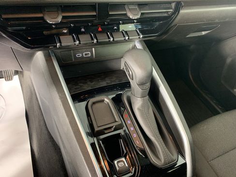Used 2023 Chevrolet Colorado W/T RWD image 23