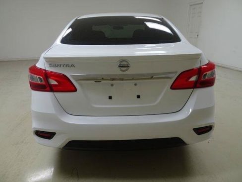 Used 2019 Nissan Sentra S w/ Appearance Package FWD image 5