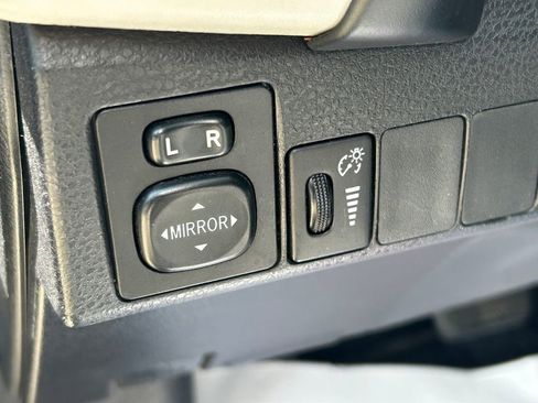 Used 2018 Toyota Corolla LE FWD image 22