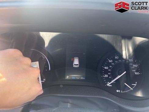 Used 2021 Toyota Sienna LE image 3