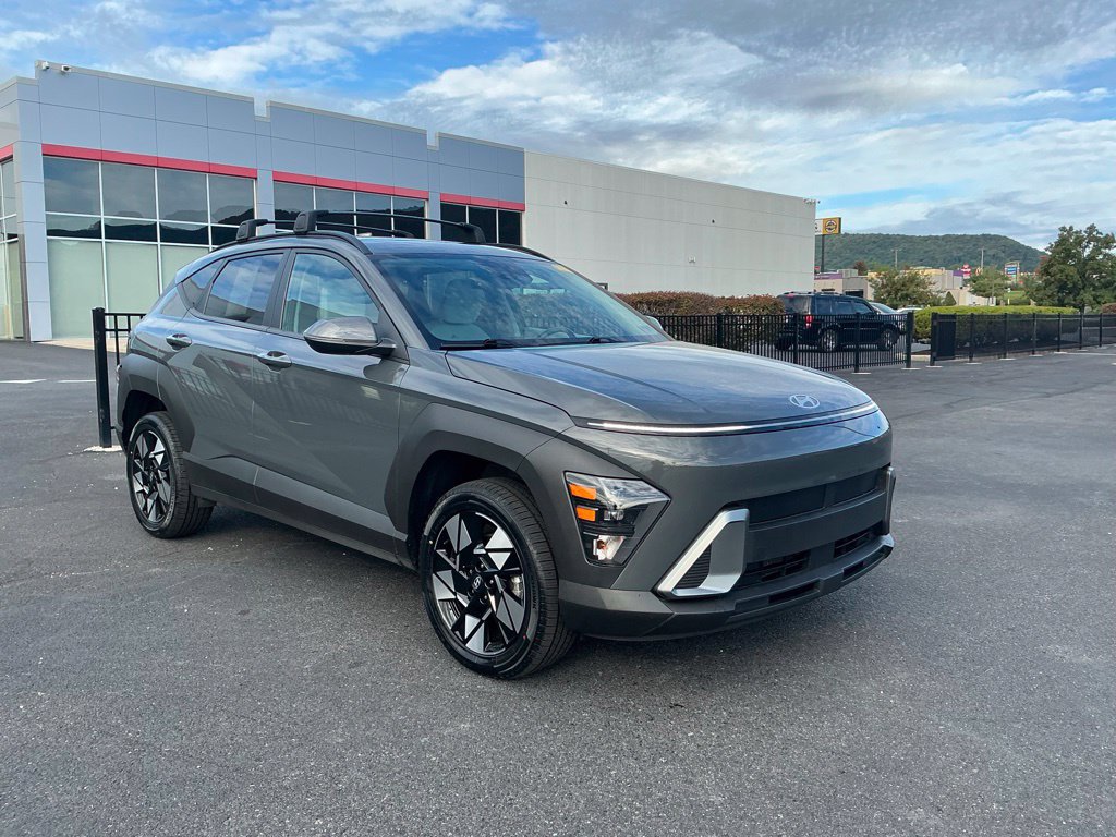 Certified 2025 Hyundai Kona SEL AWD/4WD image 3