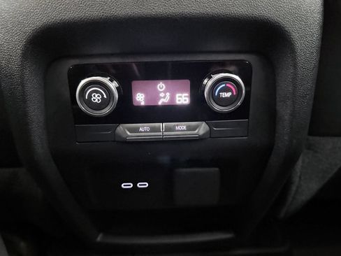 Used 2025 Buick Enclave Sport Touring w/ Power Package AWD/4WD image 31