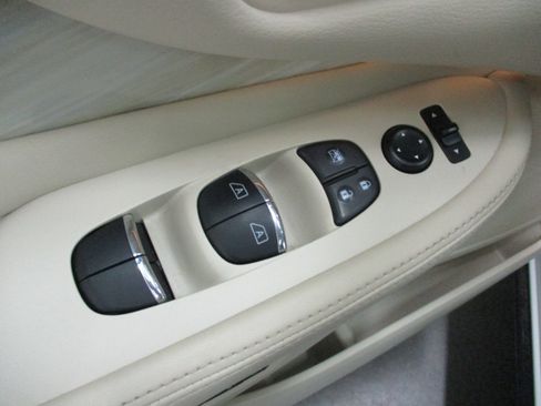 Used 2015 Nissan Murano Platinum w/ Platinum Technology Package image 19