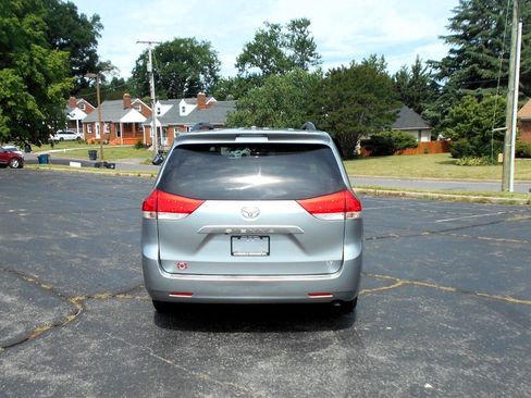 Used 2011 Toyota Sienna LE w/ Towing Pkg FWD image 7