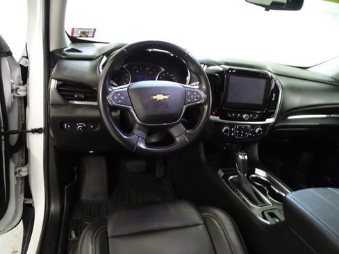 Used 2019 Chevrolet Traverse LT w/ LT Premium Package AWD/4WD image 5