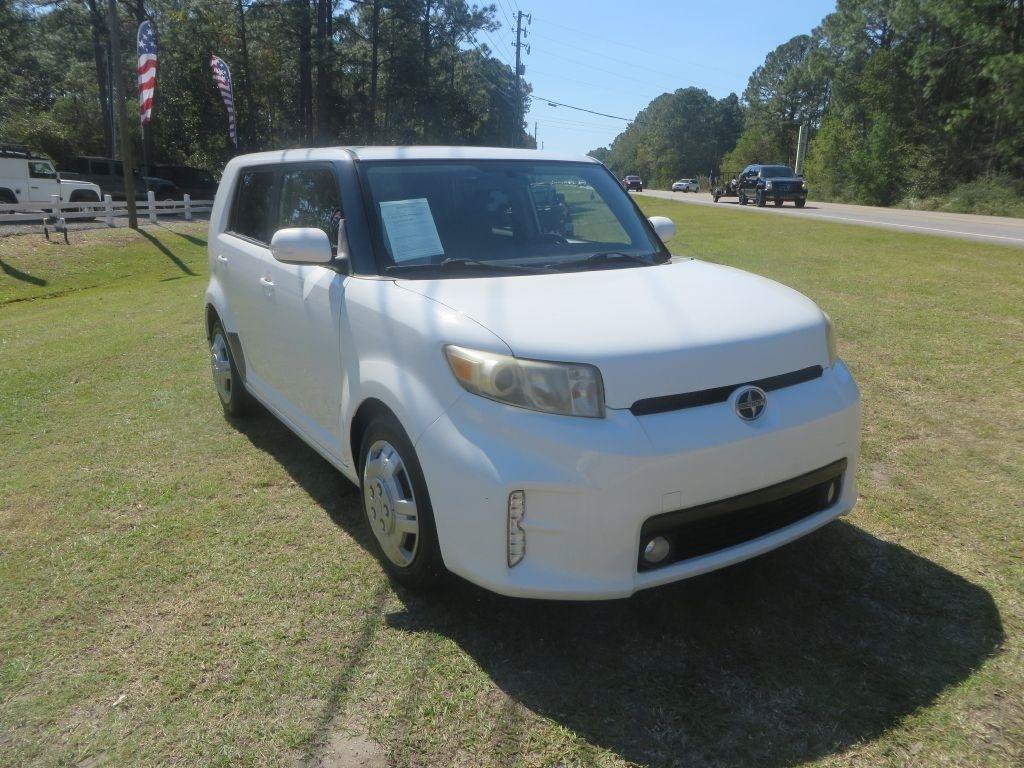 Used 2014 Scion xB FWD image 4