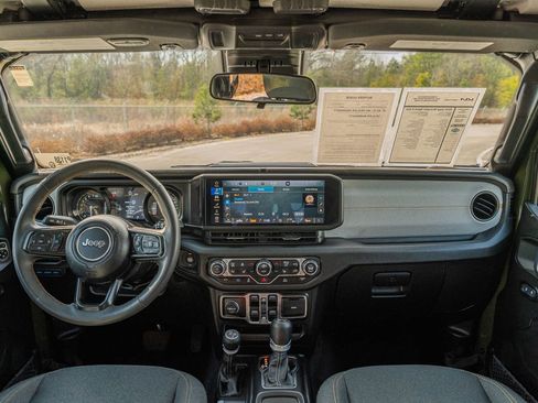 Used 2024 Jeep Wrangler Unlimited w/ Convenience Group image 24