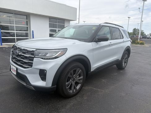 New 2026 Ford Explorer Active w/ Active Comfort Package AWD/4WD image 1