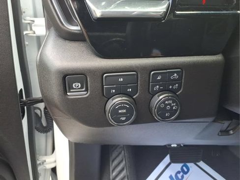 Used 2025 Chevrolet Silverado 3500 LT AWD/4WD image 17