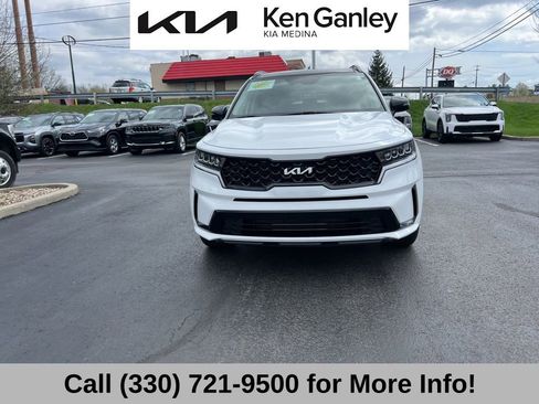 Certified 2022 Kia Sorento S w/ Panoramic Sunroof Package image 4