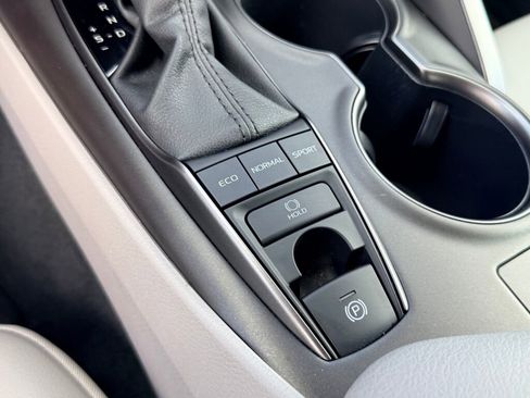 Used 2022 Toyota Camry SE w/ Cold Weather Package image 23