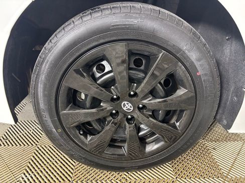 Used 2023 Toyota Corolla LE image 31