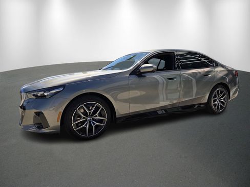 New 2026 BMW i5 eDrive40 w/ M Sport Package RWD image 3