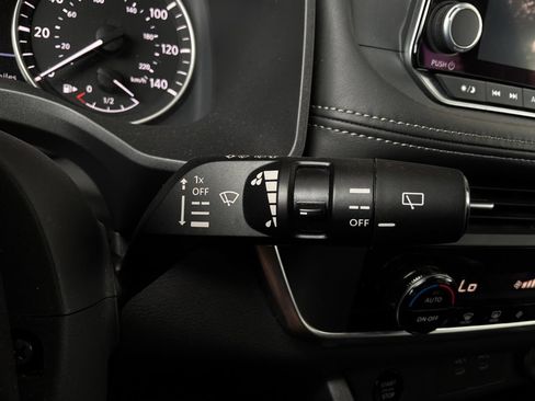 Used 2025 Nissan Rogue SV FWD image 36